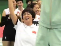 娛樂吃瓜君王源片場打球,籃球場上盡顯運動風采