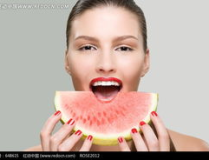 娛樂圈吃瓜素材背景圖女,揭秘“吃瓜女孩”背後的故事