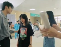 娛樂吃瓜愛醬,跟隨吃瓜愛醬探尋幕後真相