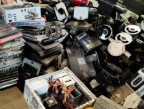 蕭亞軒終認離婚黃皓被曝與女鄰人閃婚愛情細節內人相貌全公然（章謹之經紀公司欄被節減是否寄義其與經紀公司已消滅配合），張九齡後人建村、已稀有百年史乘東莞這個村不粗略